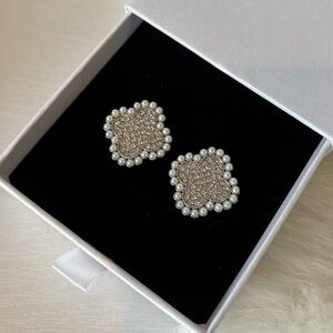Fashion Clover Rhinestone and Faux Pearl Stud Earrings